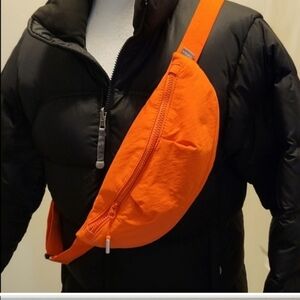 ATHLETA Kinetic Waist Sling Belt Bag Crossbody in Sport Activewear fanny pack